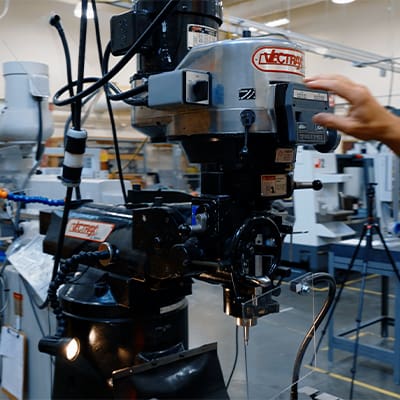 How to Operate a Conventional Milling Machine Safely